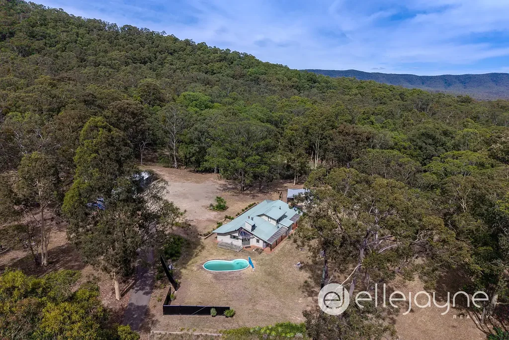 Ellalong 4部屋 ELEVATED 35.38 ACRES WITH COUNTRY CHARM HOME, SELF-CONTAINED, POOL, SHEDDING - ELLALONG