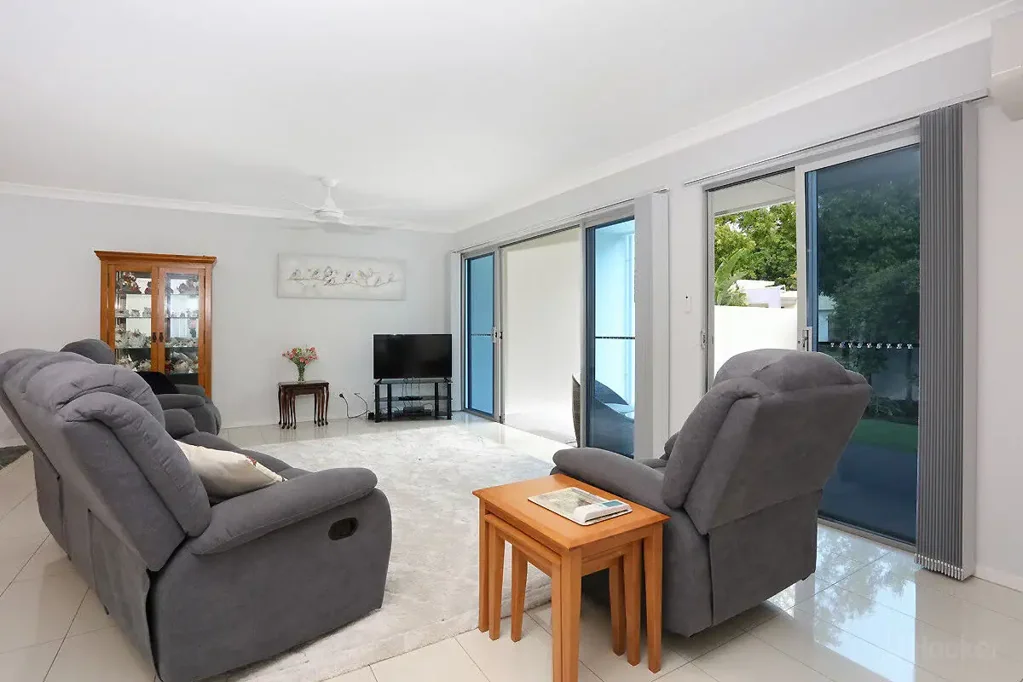 Biggera Waters 4બેડરૂમ Spacious Family Townhouse in Prime Biggera Waters Location