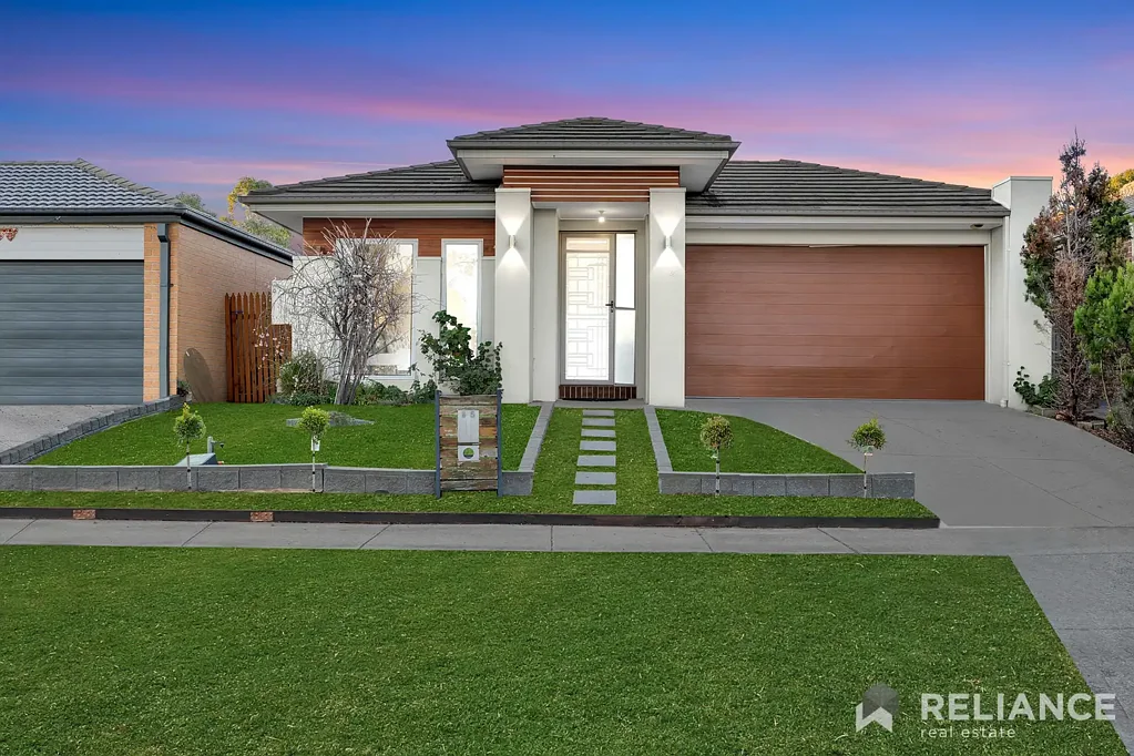 Truganina 4 Bedroom Parkland facing/Freshly painted/Close to Schools, Parks and Freeway!!