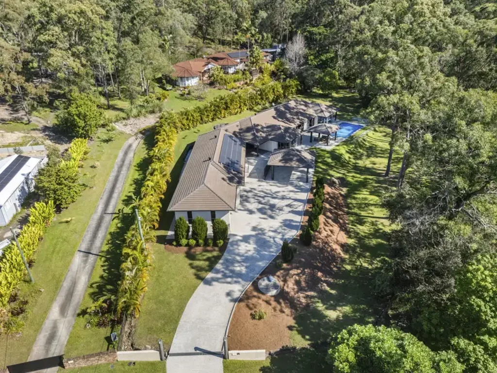 Mudgeeraba 5غرفة نوم Expansive Family Estate on Large 8,404m2 Allotment