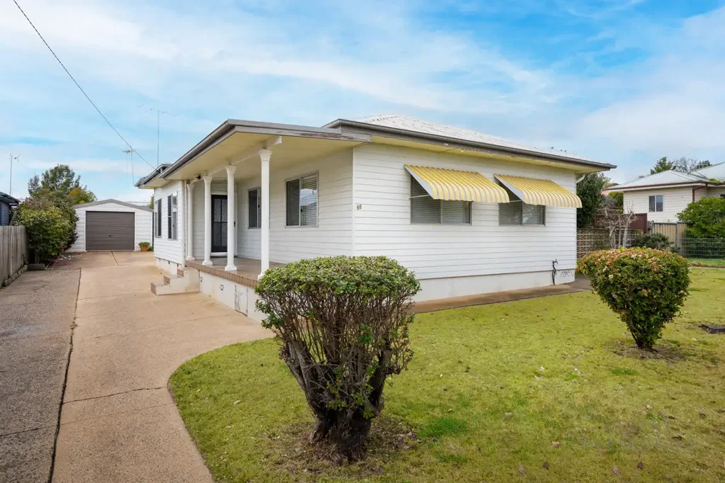 Gormans Hill 3 Slaapkamer Original Character, Views & Plenty of Potential