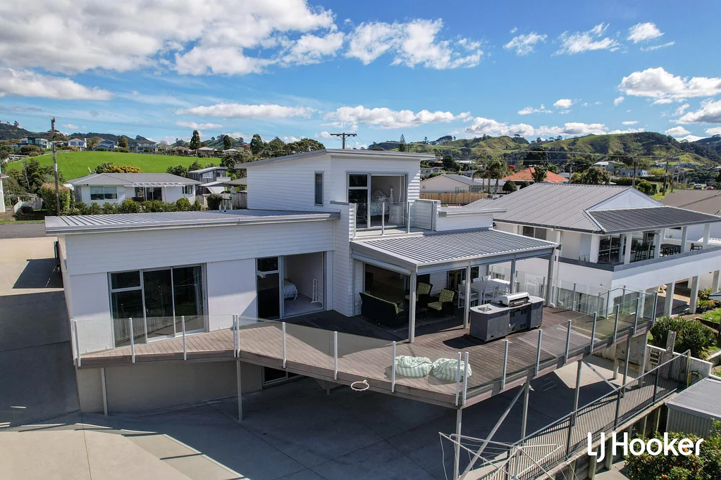 Waihi Beach 5房  THIS ONE HAS IT ALL!!