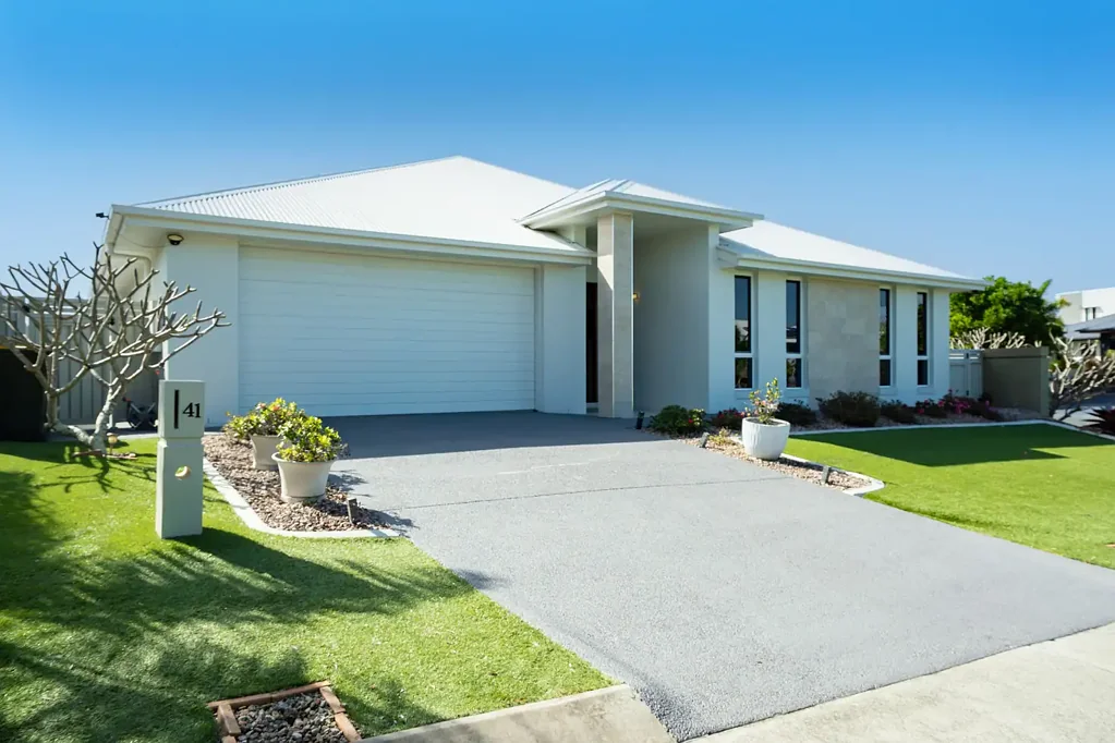 Banksia Beach 4部屋 Function Meets Elegance in the  Banksia Beach Marina Precinct