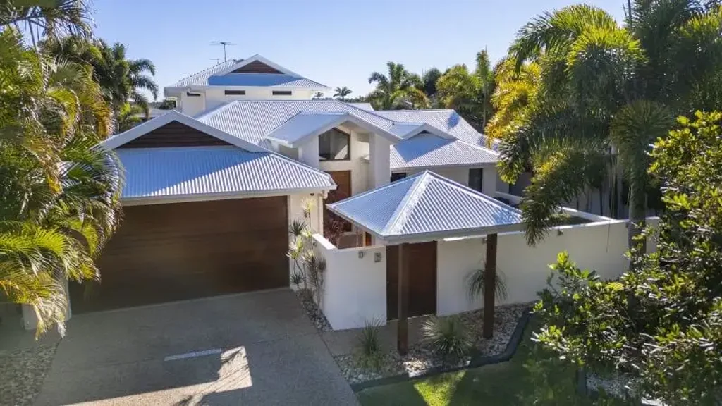 Banksia Beach 4 Bedroom Timeless design and style with exquisite finishes and attention to detail a masterpiece for island living – 103 Voyagers Drive Banksia Beach