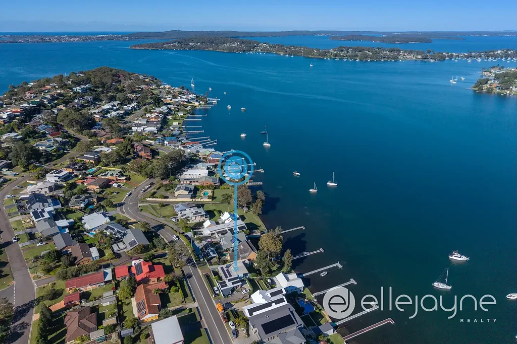 Fishing Point 4 Slaapkamer DEEP ABSOLUTE WATERFRONT HOME WITH JETTY, BOAT RAMP AND STUNNING VIEWS – LAKE MACQUARIE