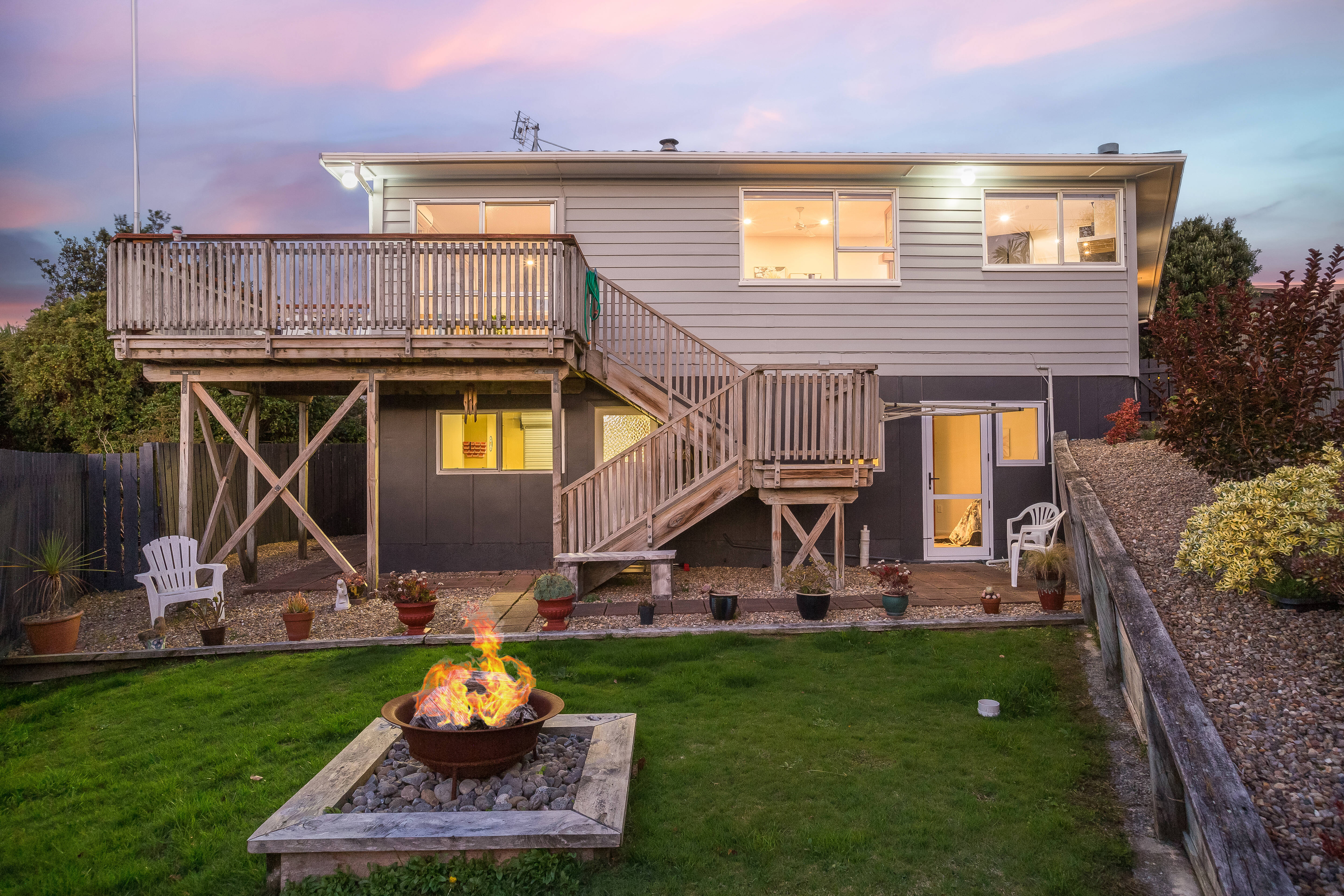 2 Ash Grove, Porirua East, Porirua, 4部屋, 2バスルーム, House