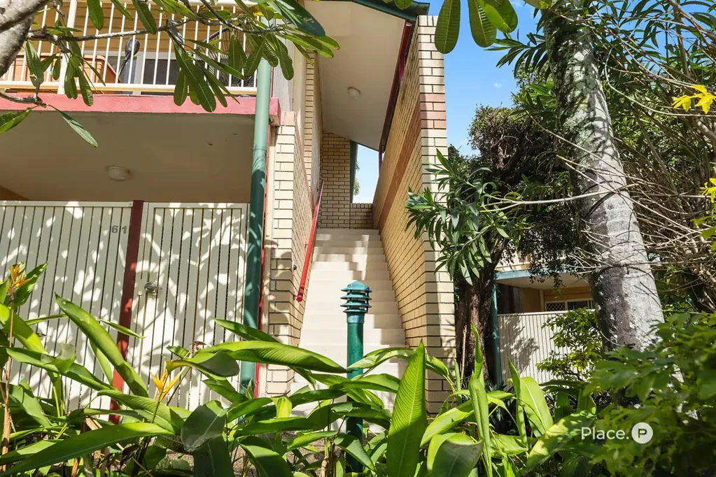 Annerley 1房 Annerley中心位置 开放式生活区 私人阳台 套间浴室 游泳池 健身房 公共烧烤区 靠近Fairfield火车站 多样交通选择 Walk to Cafes, Trains and Everything You Need