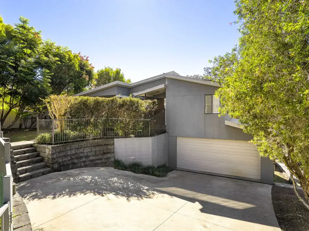 Boambee East 3غرفة نوم Modern Two Storey Home In Cul-De-Sac Location...