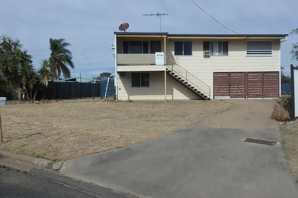 Blackwater 3ਬੈੱਡਰੂਮ High-set home on large block
