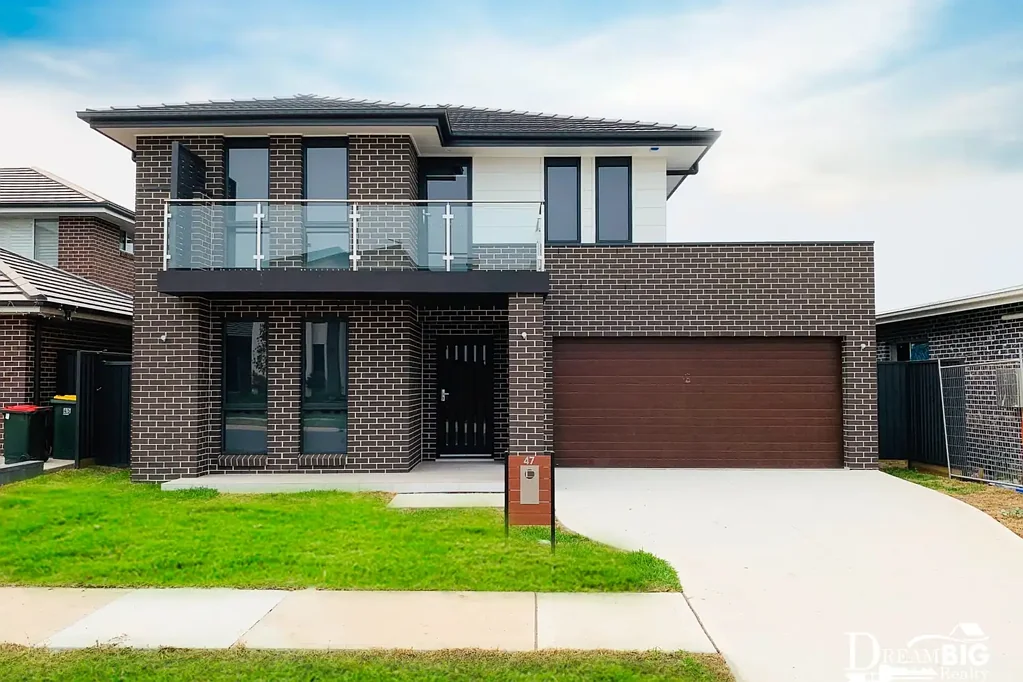 A WELL MAINTAINED FAMILY HOME, NEAR NORTHBOURNE PUBLIC SCHOOL!