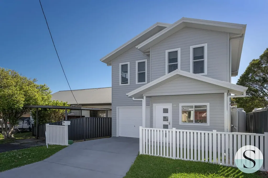 Belmont 3ਬੈੱਡਰੂਮ Near Brand New, Torrens Title, Huge Value, Great Location, Stroll To Lake Foreshore, Light Filled Open Plan Living & Outdoor Entertaining