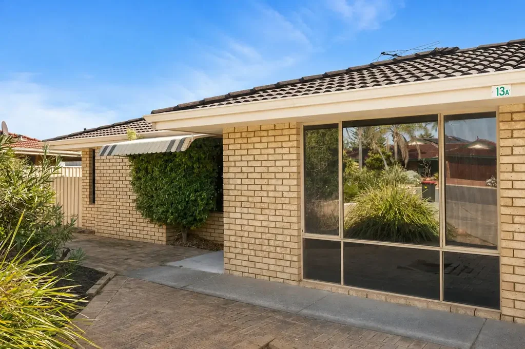 Fresh & Easy-Care Living in a Quiet Safety Bay Cul-de-Sac
