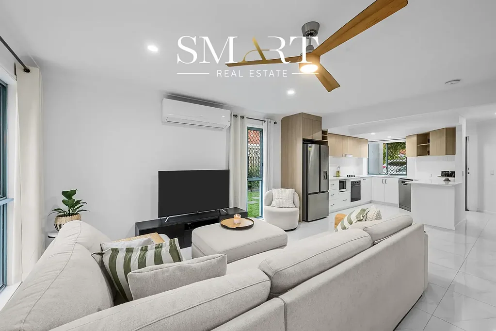 Ashmore 3房  Modern Contemporary Renovated End Townhouse with Pool, Tennis Court & Solar - Close to Playground, Dog Park, Schools & Shops!