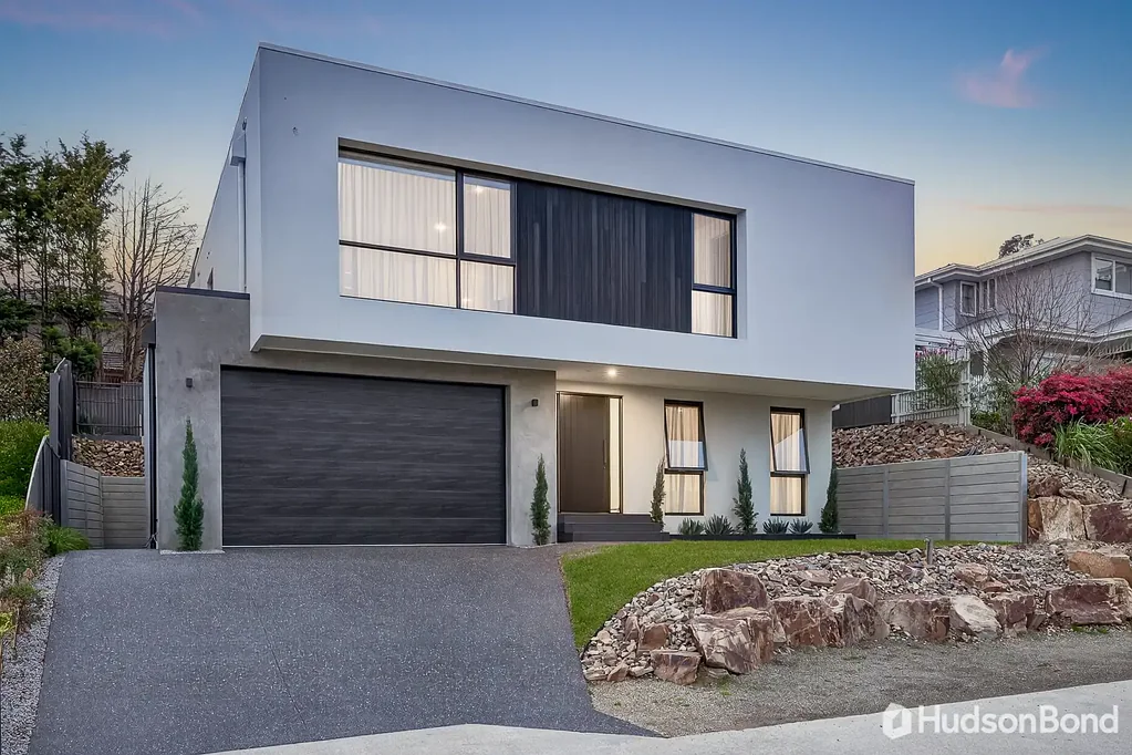 Ringwood North 5 Bedroom Contemporary Prestige in a Private Court Setting
