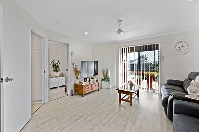 Beaconsfield 4Zimmer Immaculately presented with work from home option!