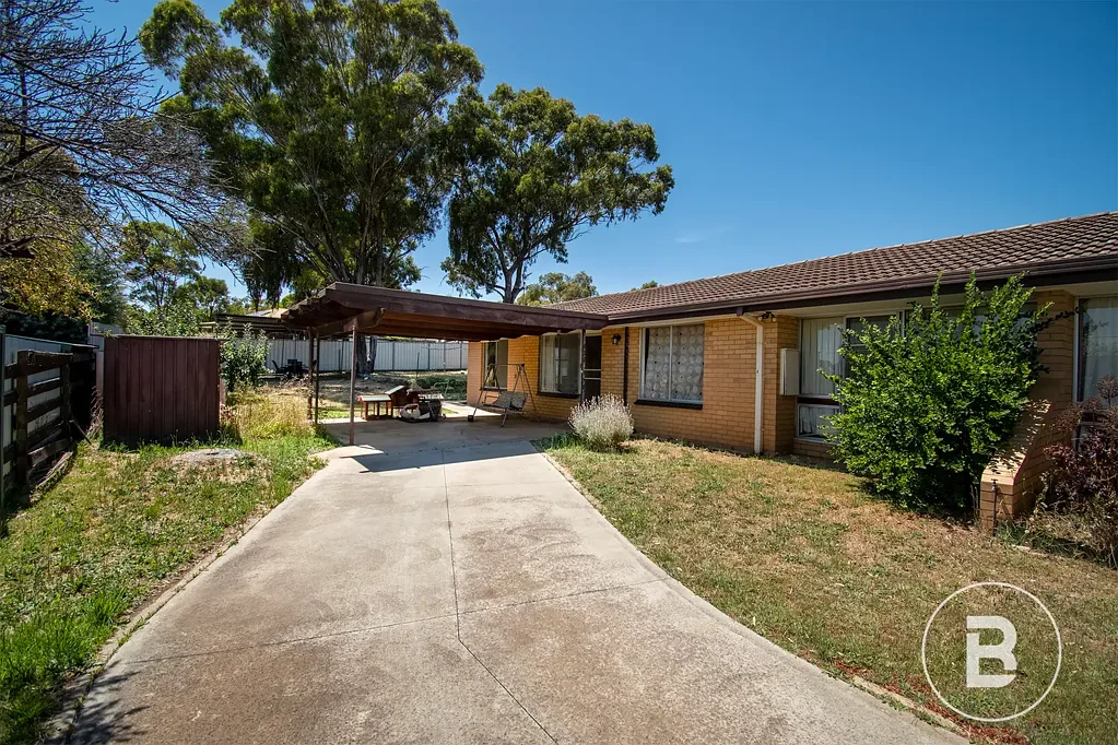 2/9 Holden Street, Maryborough, VIC 3465