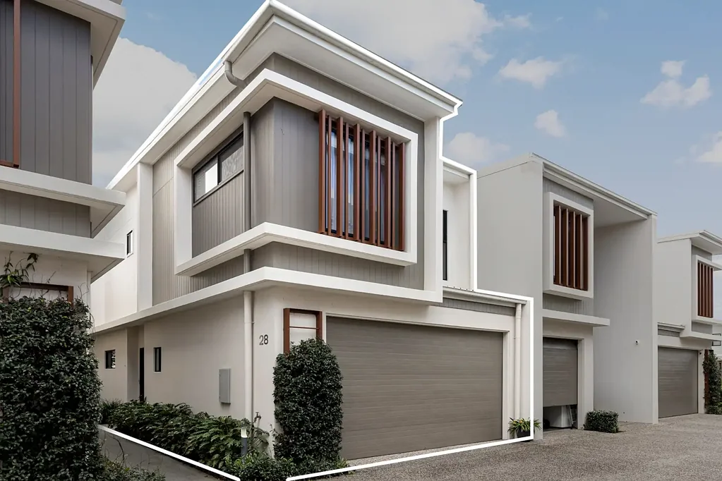 Hope Island 4 Bedroom Designer Villa in Premier Estate– Unmatched Position