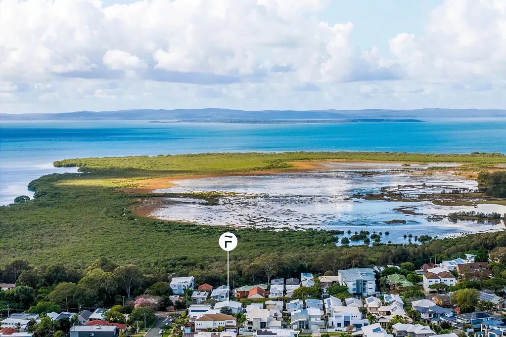 Wellington Point 5Kwarto Expansive Highset Home in a Premier Wellington Point Location