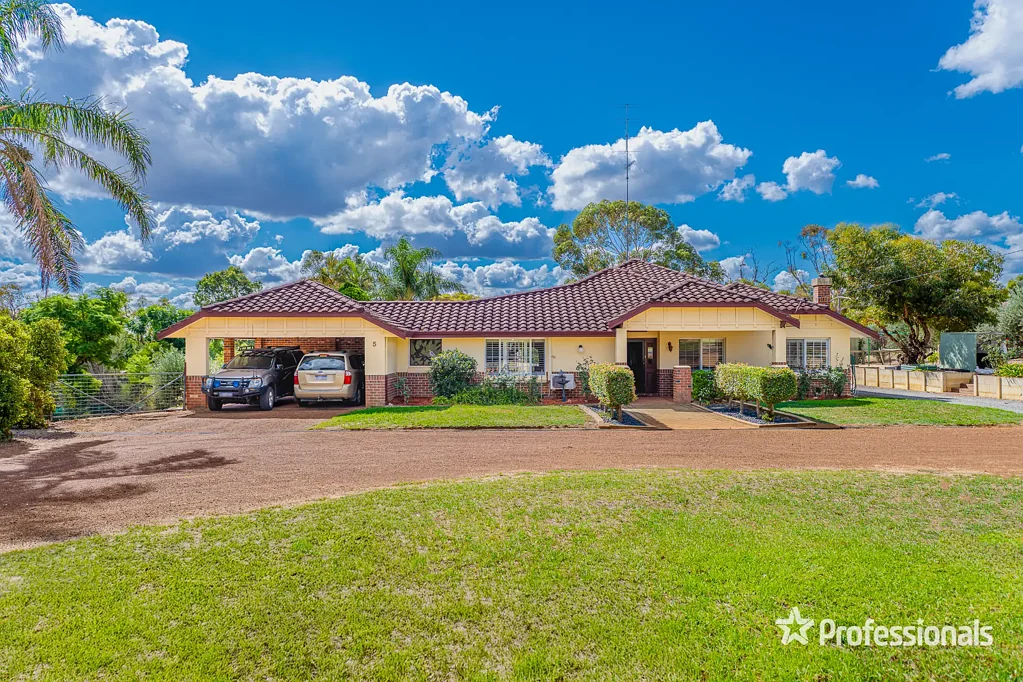 Waroona 6房  Stunning 6 x 2 Family Home on 4004 sqm