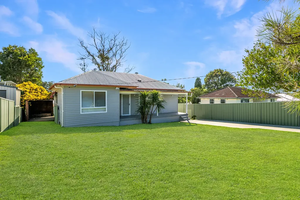 Windale 4房  Spacious Family Living with High Ceilings, Huge Yard & Entertainer's Deck