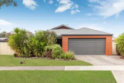 13 Chloe Drive, Broadford