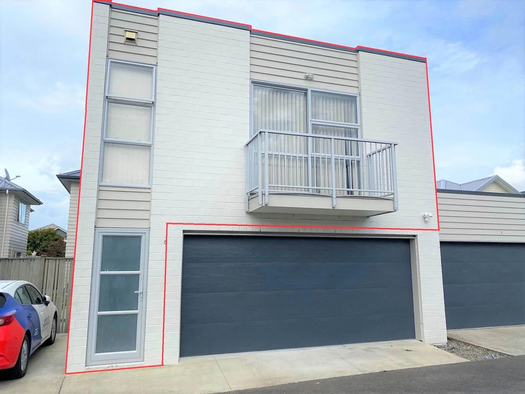 Self contained unit next to Bruce Pulman Park