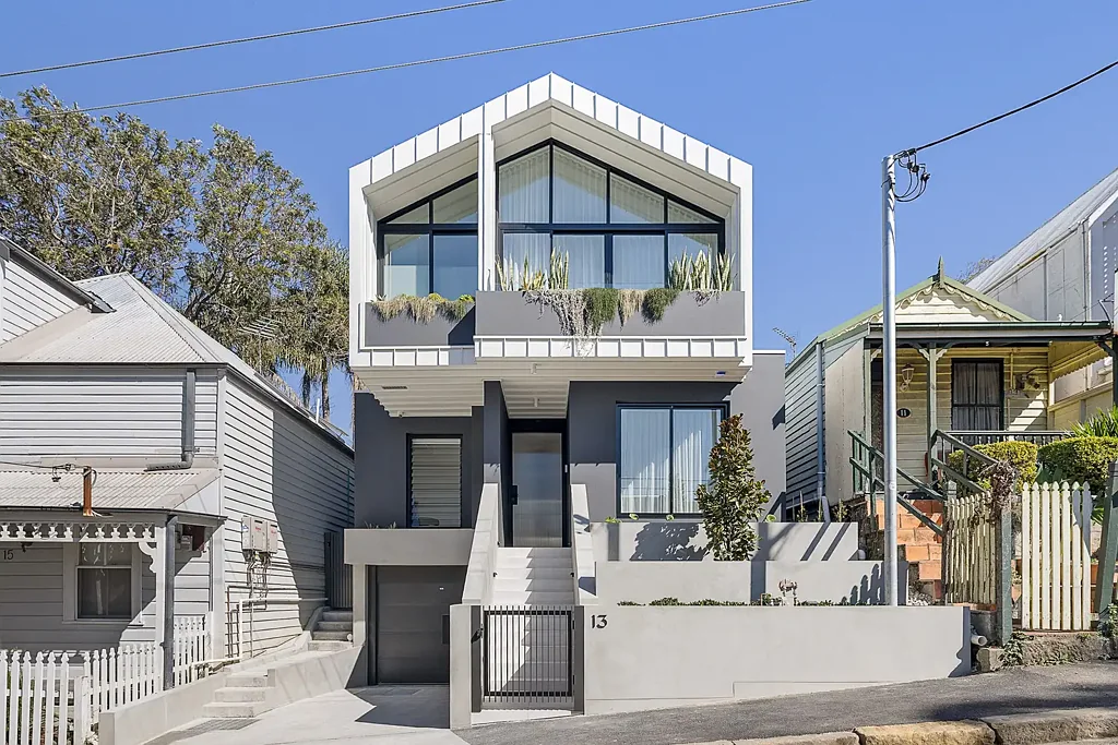 Rozelle 4 Slaapkamer Brand new family home and luxury poolside entertainer