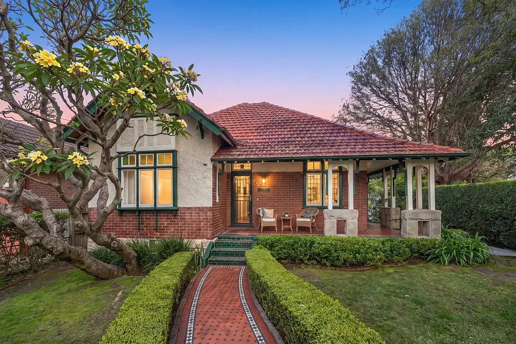 Haberfield 4Kwarto Federation Elegance Meets Contemporary Luxury in a Magnificent Garden Sanctuary.