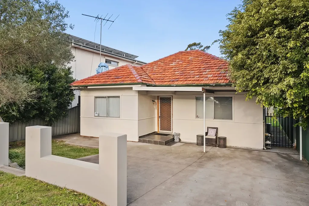 Punchbowl 4Kwarto Move-In Ready: A Beautifully Updated 4-Bedroom Home with Modern Touches