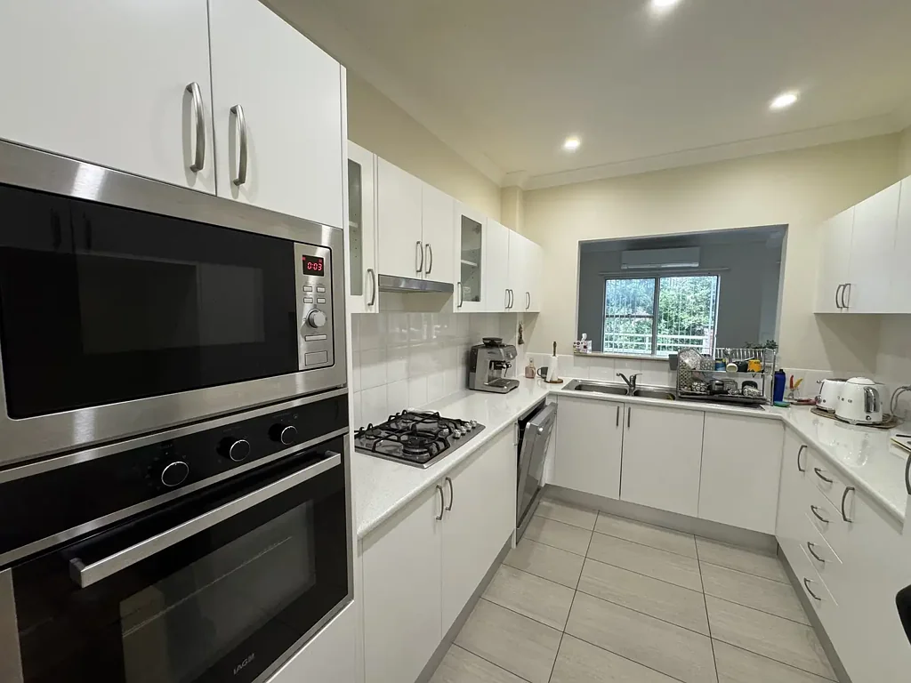 Beautifully presented 3 bed Unit w/ 2 bath, Modern Gas Cooking Kitchen, Laundry. R/C Air Con, Double LUG plus Storage.