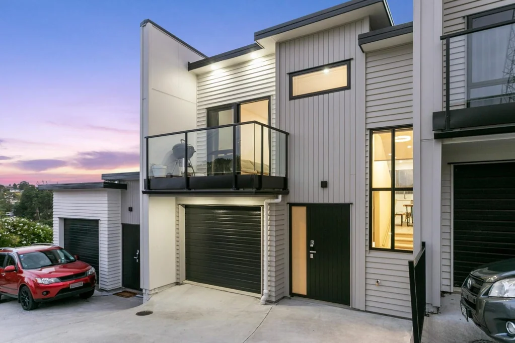3 Bedrooms with 2 Bathrooms with Garage