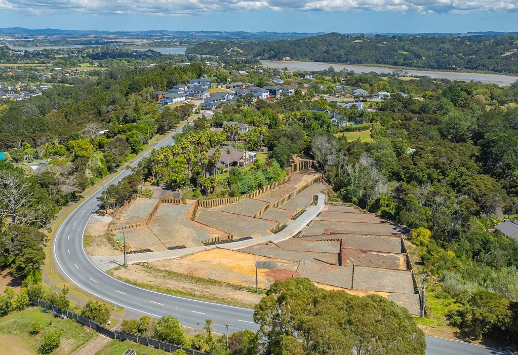Schnapper Rock  Blank Canvas in the Heart of the North Shore!