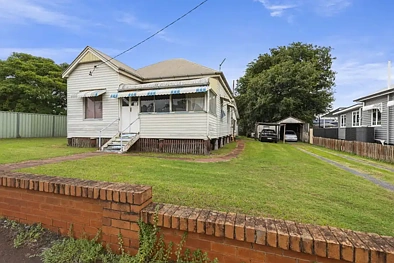 Newtown 2房 宽敞683平地块 燃气灶台厨房 高天花板VJ墙板 靠近学校公园 Renovator Close to City!