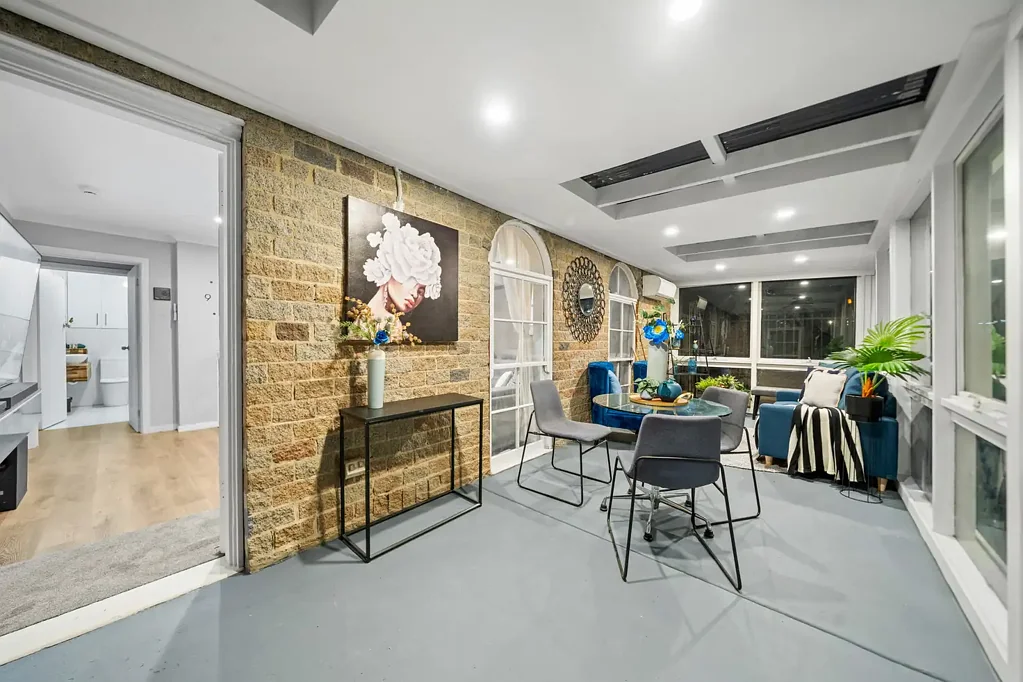 Mernda 4房  Looking for a house with Granny Flat with its own Driveaway?