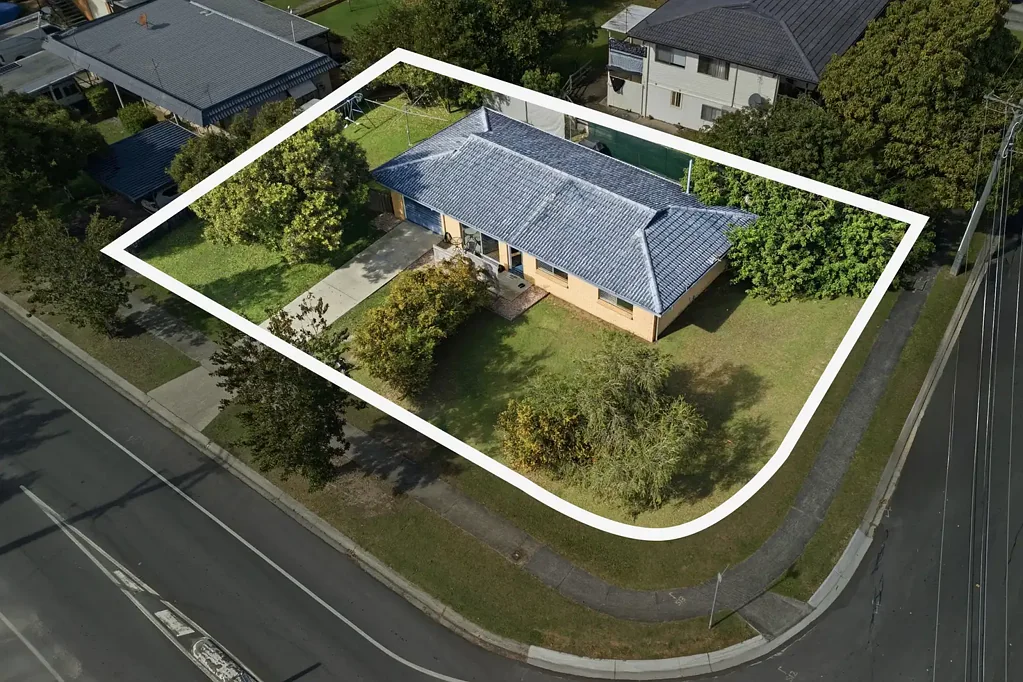 Kingston 3બેડરૂમ Low Set Brick Home - Corner Block - Very close walking Distance to Logan Central Shopping centre.