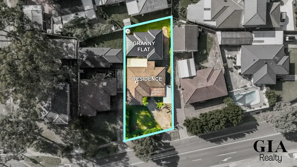 Green Valley 6Phòng ngủ Dual Living Dream | 6 Bedrooms | High Income Potential in Prime Location