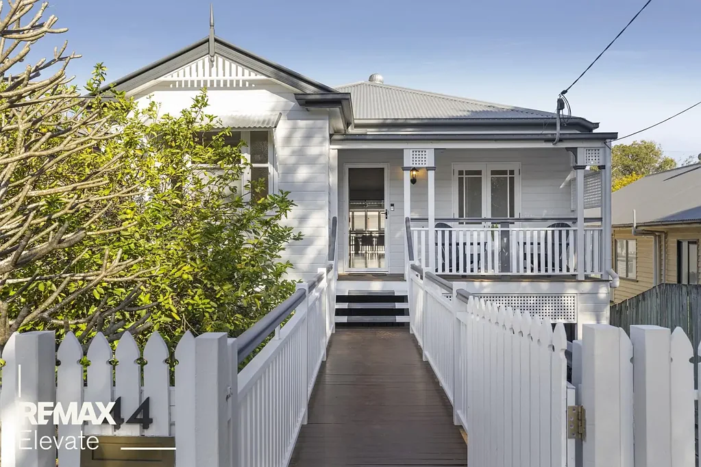 Tarragindi 5Kwarto TIMELESS MODERN QUEENSLANDER WITH RESORT-STYLE LIVING