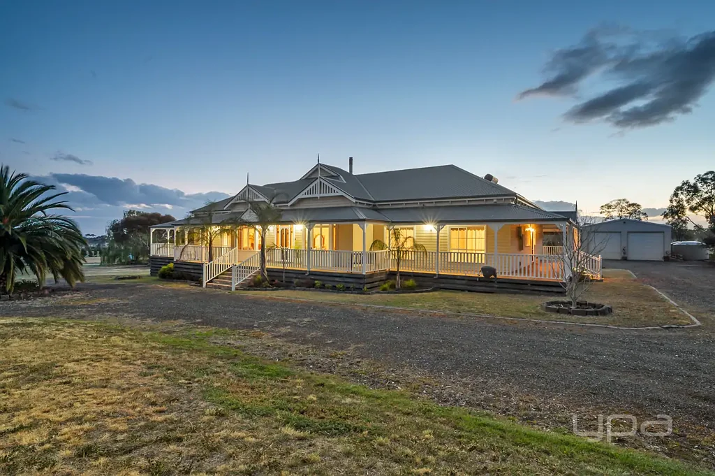 23 Cornwall Park Court, Toolern Vale, VIC 3337