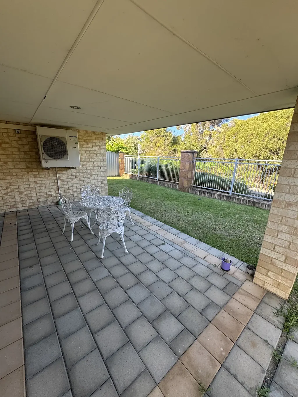 4 x 2 - Modern Family Home