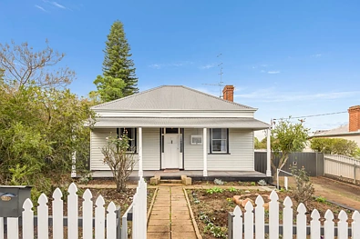 Northam 4房  CHARACTER, CHARM & MODERN COMFORT IN CENTRAL NORTHAM
