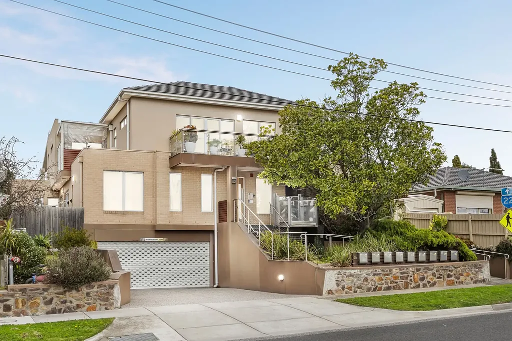 Oakleigh East 3침실 Spacious Courtyard Living in the Heart of Oakleigh East