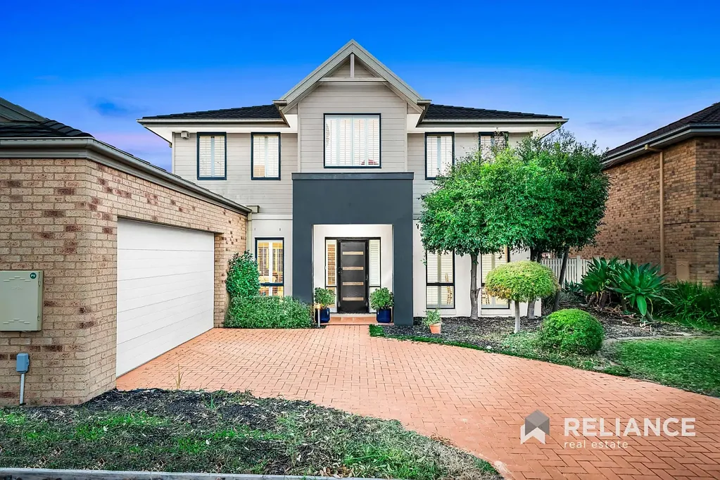Point Cook 4chambre Adaptable Family Living with Poolside Entertaining