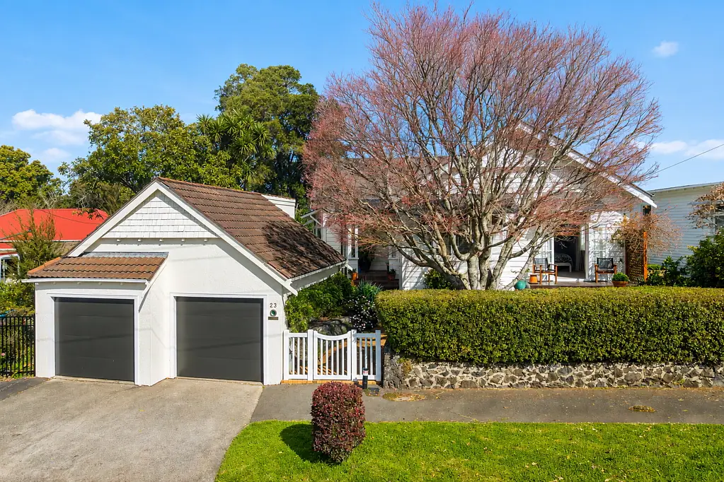 Mount Eden 3 Slaapkamer Vendors Declare - Reserve Below $2,450,000
