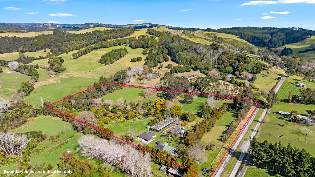 Waimauku Self-sufficient, well located hobby farm