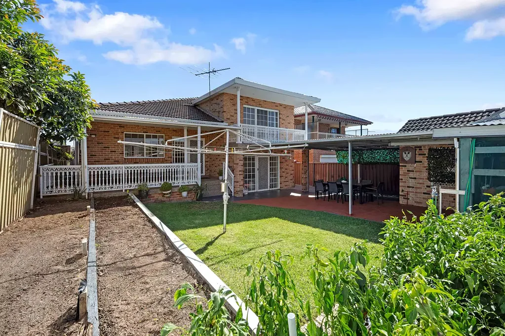 Hurstville 4部屋 Renovated & Multi Generational  Living in One of Hurstville's Best Streets
