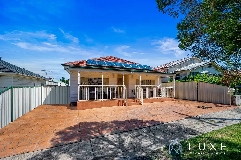 Merrylands 4બેડરૂમ Renovated Family Home in Prime Location
