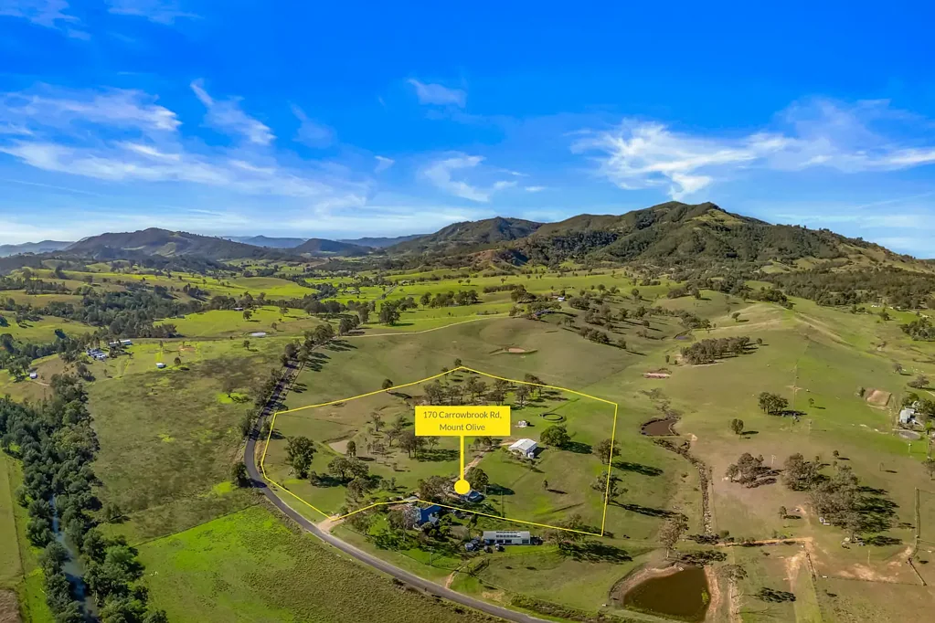 Singleton Lifestyle Acreage with Expansive Views and Versatile Infrastructure