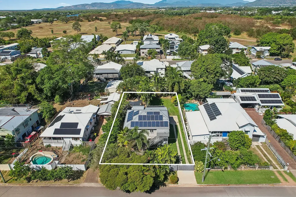 Hermit Park 5 Bedroom Dual living flexibility with pool and solar