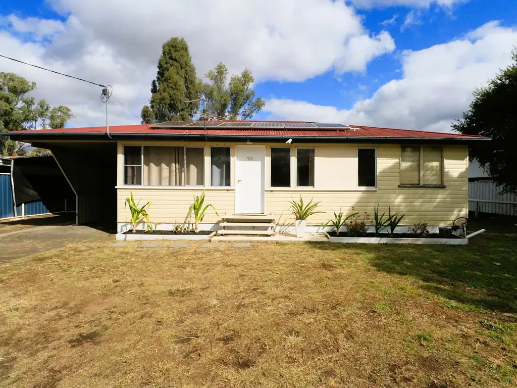 74 Northern Road, Roma, QLD 4455