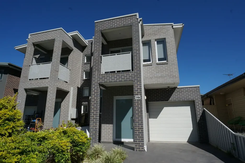 GOOD CONDITION DUPLEX IN PRIME LOCATION